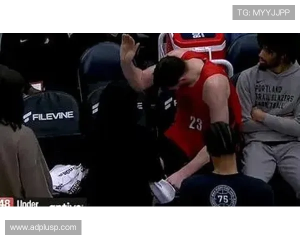 [流言板]五大囧！方硕吸引防守后分球，范子铭突破面对空篮未能打进.